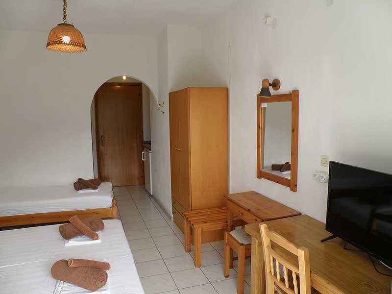 Standard triple studio 5 - Δωμάτιο με διπλό και μονό κρεβάτι