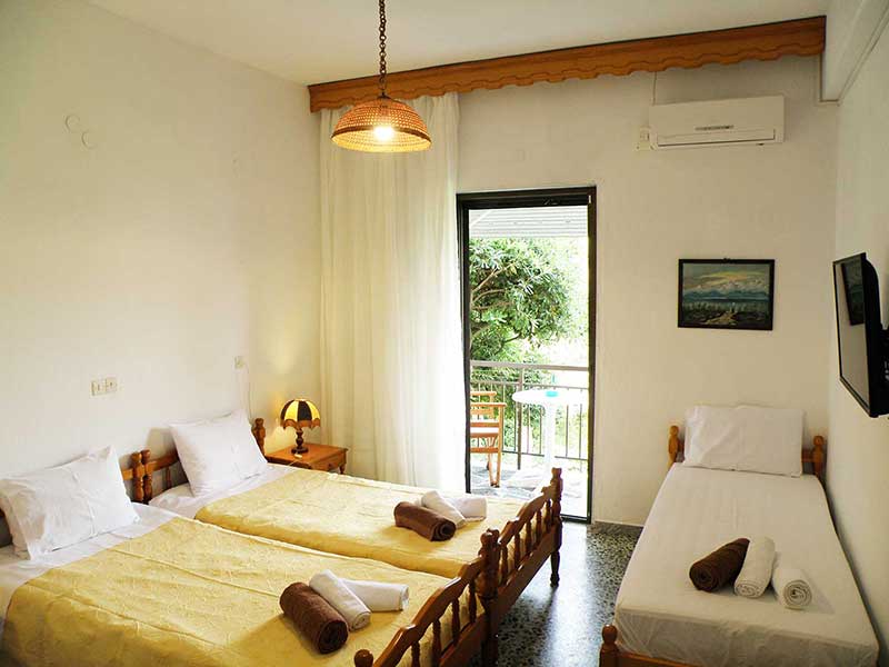 Τρίκλινο δωμάτιο 1