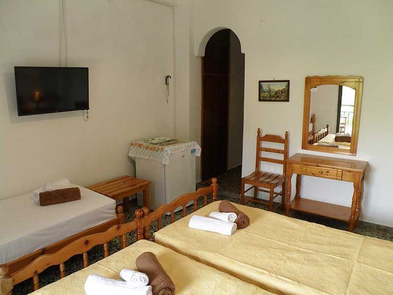 Τρίκλινο δωμάτιο 1